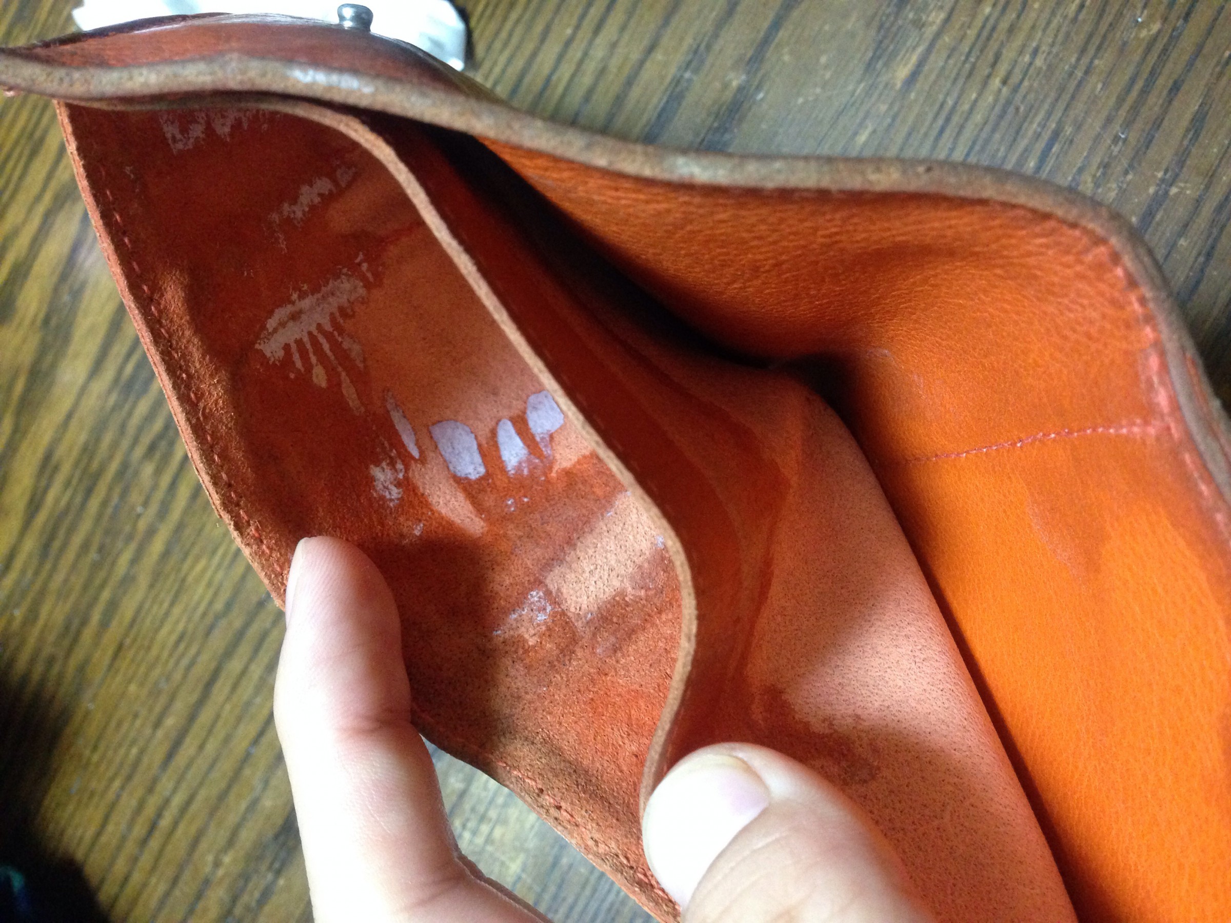 財布] イルビゾンテの二つ折り革財布。 オレンジ色。1点 - 皮革